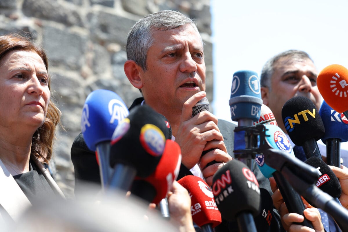 Özgür Özel Diyarbakır'da: Selahattin Demirtaş'ın selamını halka iletti