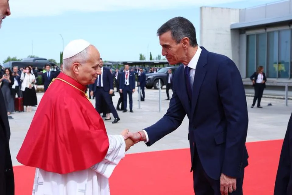 Papa ve Pedro Sánchez