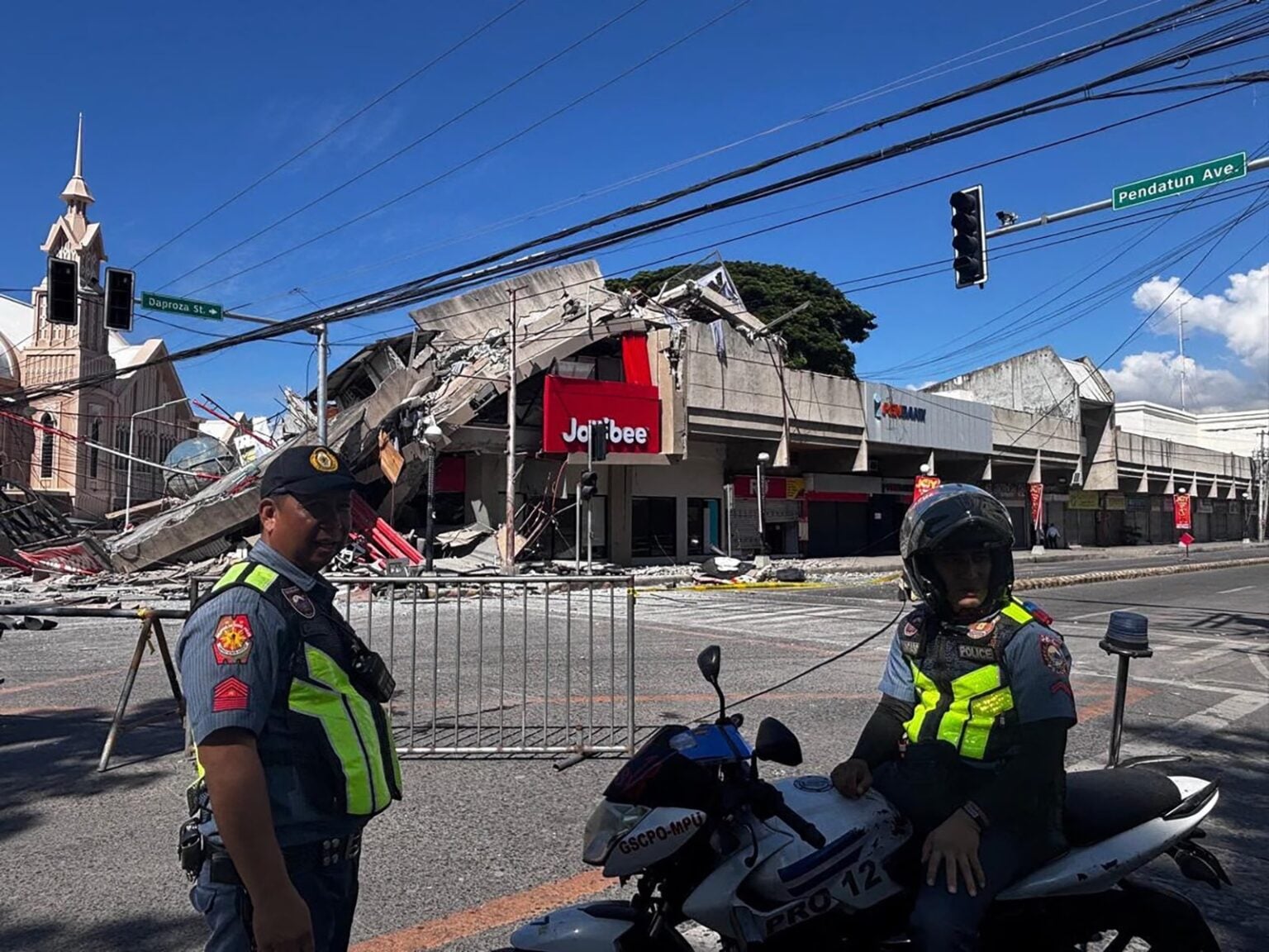 Filipinler’de 7,8 büyüklüğünde deprem: En az üç kişi hayatını kaybetti, tsunami uyarısı yapıldı
