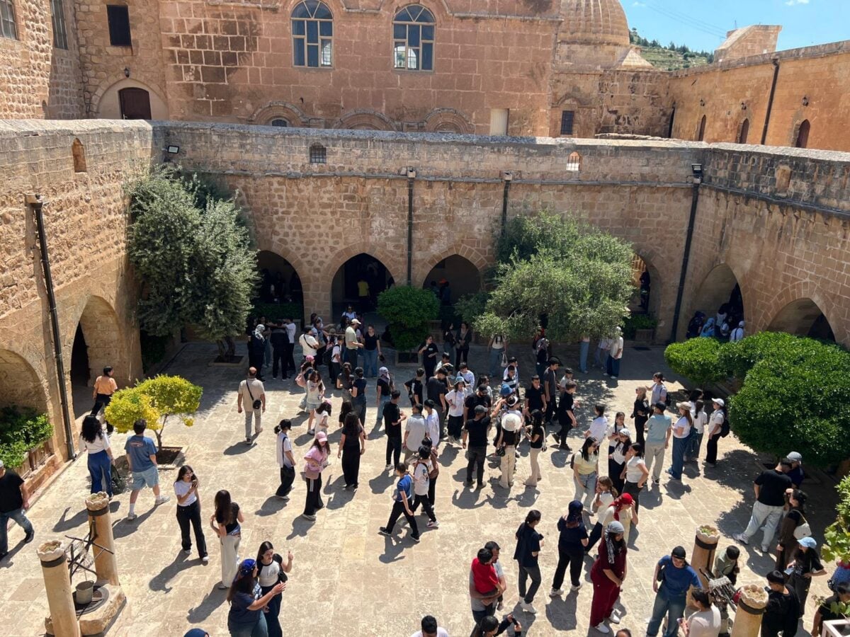 Mardin'deki Deyrulzafaran Manastırı'nda sigara yasağı başladı