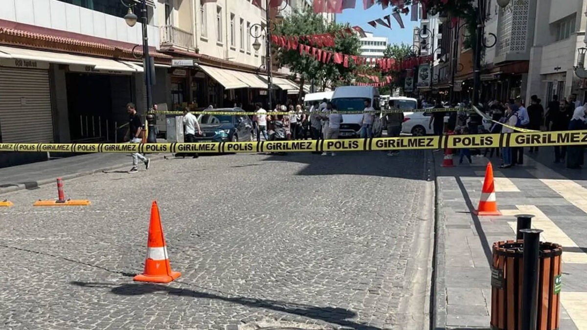 Diyarbakır'da Yapı Kredi şubesine silahlı saldırı düzenlendi