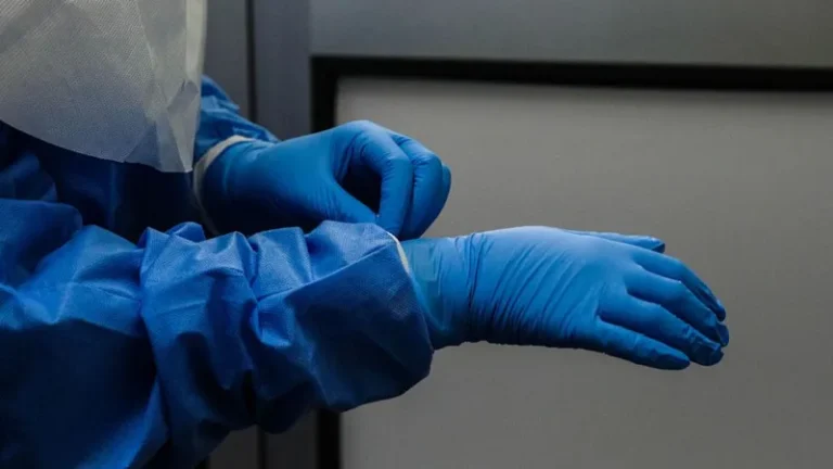 ebola, sağlık çalışanları