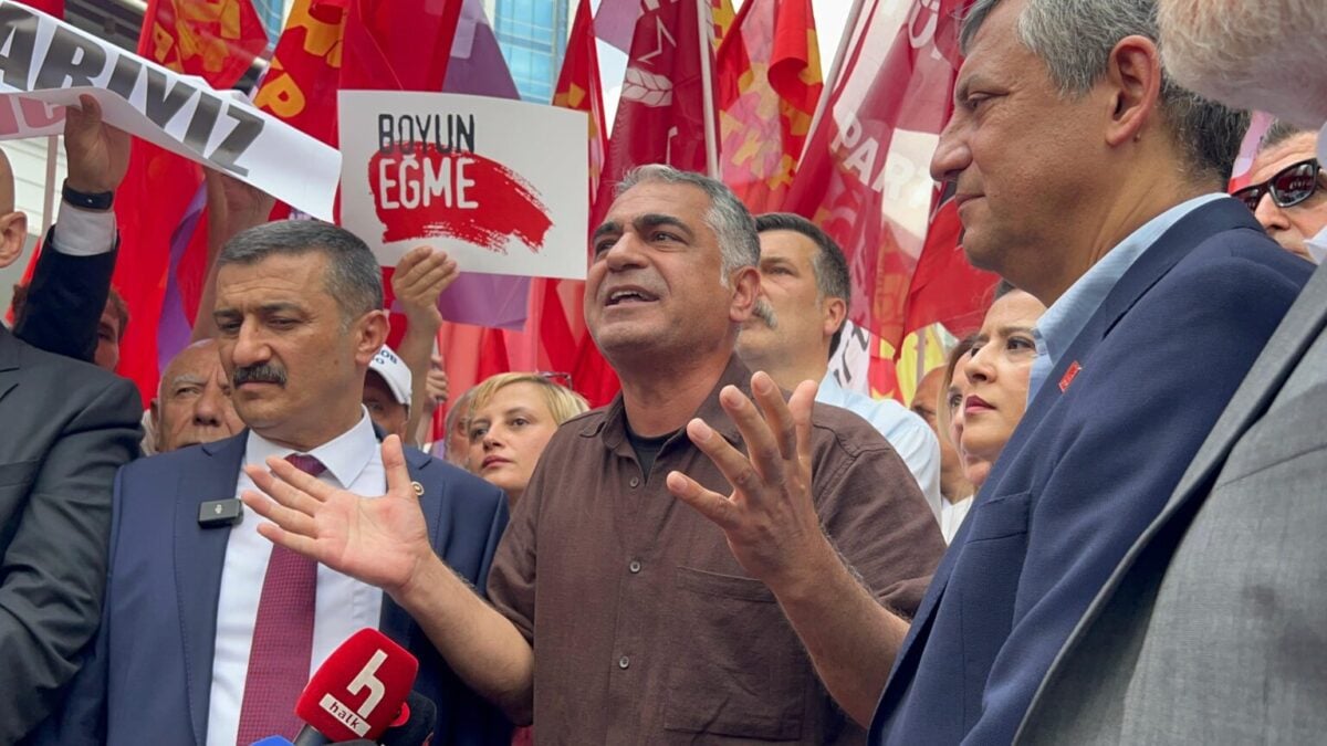 Doruk Madencilik işçileri hakları için yeniden Yıldızlar SSS Holding önünde