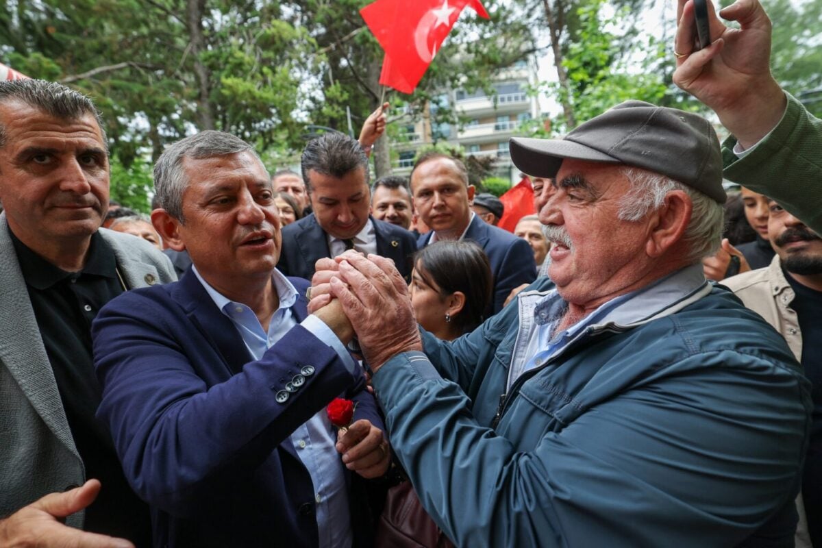 Özgür Özel'in sokakta