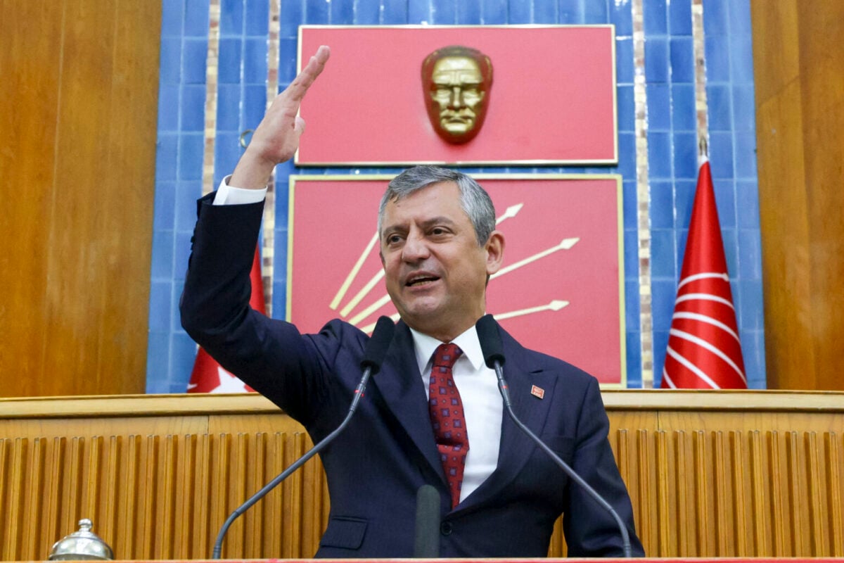 Özel'den yine "yeni parti" sinyali: "Bir kapı kapanırsa yenileri açılır"