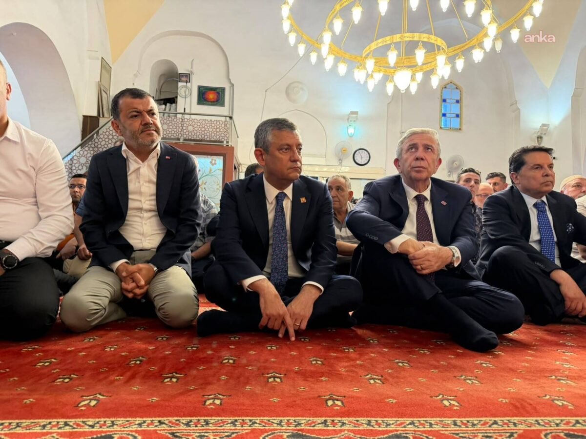 Ferdi Zeyrek vefatının birinci yılında Manisa'da anıldı