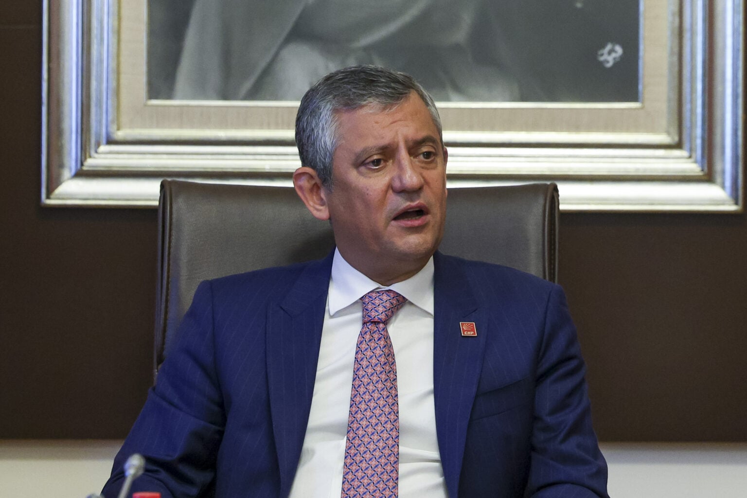 Özgür Özel: “İmamoğlu’na ‘Bir olup Özel’i indirelim’ dediler, genel başkanlık teklif ettiler”