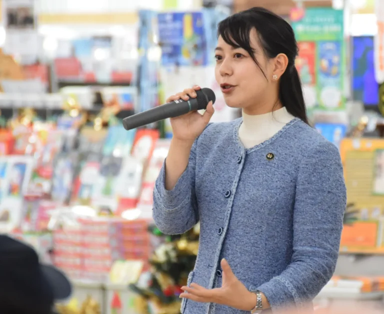 Japon belediye başkanı Shoko Kawata'nın doğum iznine çıkma kararı, ülkede köklü bir ulusal tartışmanın fitilini ateşledi. Karar, Japonya genelinde geniş yankı bulurken manşetlerde ilk sırada yer aldı.