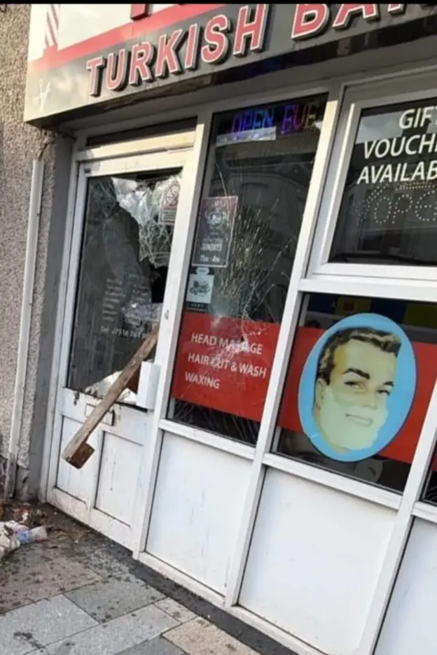 Ballyclare'de camları kırılan Türk berberi, Belfast