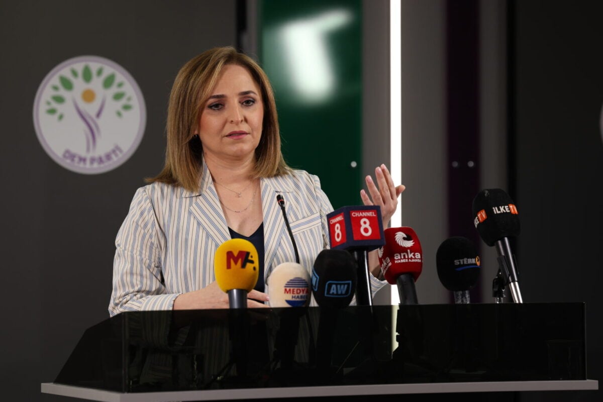 DEM Parti Sözcüsü Ayşegül Doğan: “Çerçeve yasa zamanlamasında mutabakat var ama Öcalan’la görüşme yok, taslağı bilmiyoruz”