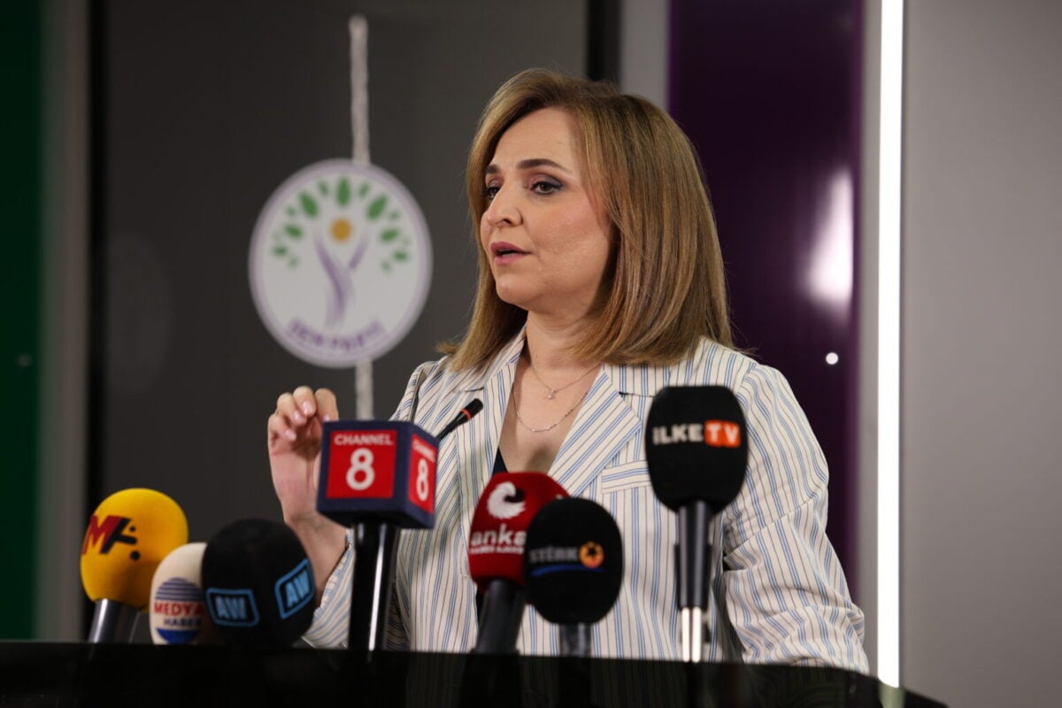 DEM Parti Sözcüsü Ayşegül Doğan: “Çerçeve yasa zamanlamasında mutabakat var ama Öcalan’la görüşme yok, taslağı bilmiyoruz”