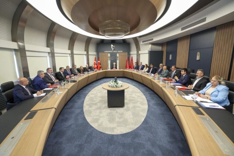 CHP’nin atanmış MYK’sı toplandı: Yedi il başkanı için görevden alma, üç disipline sevk, 14 yeni atama kararı