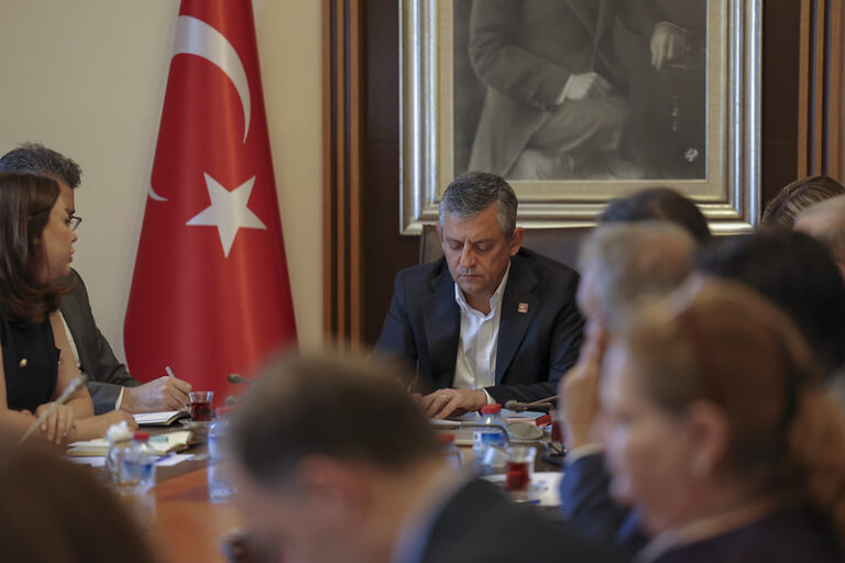 özgür özel
