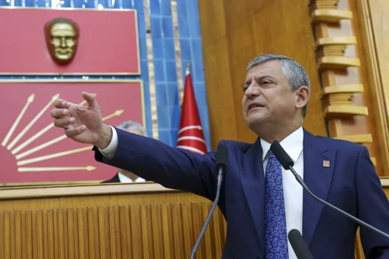 Özgür Özel'den Kılıçdaroğlu'na