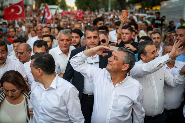 özgür özel