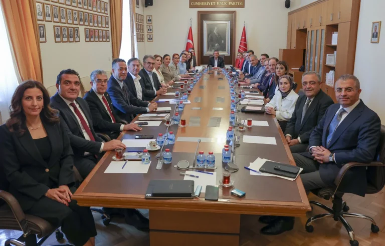 Özgür Özel MYK'sını topladı