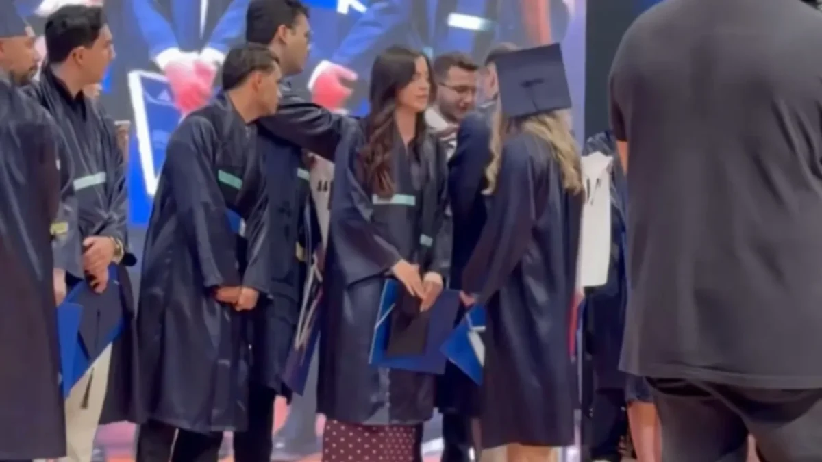Yeditepe Üniversitesi'nde ayetli pankart