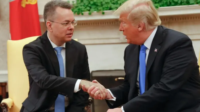 Rahip ve Trump, Oval Ofis