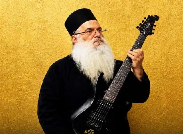 Yunan Ortodoks rahibin dini dubstep albümü: "Gitarı Tanrı yarattı"