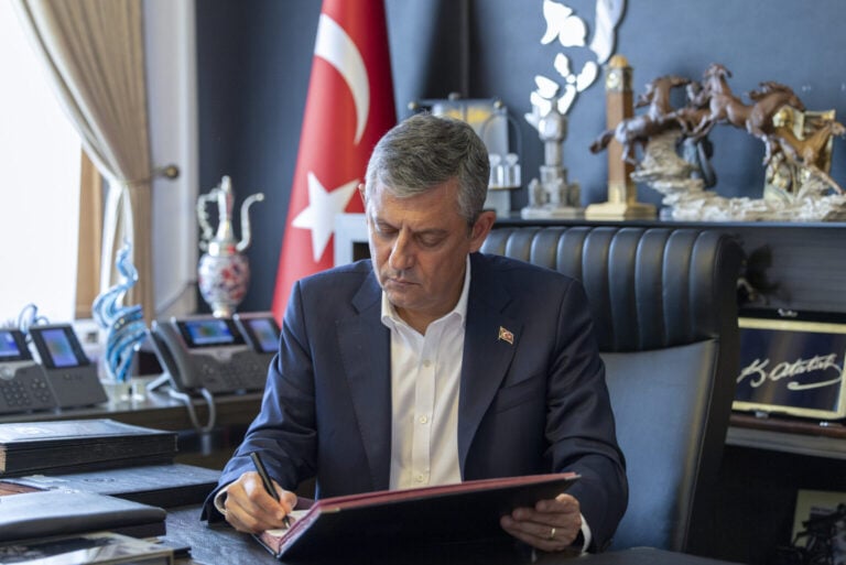 özgür özel