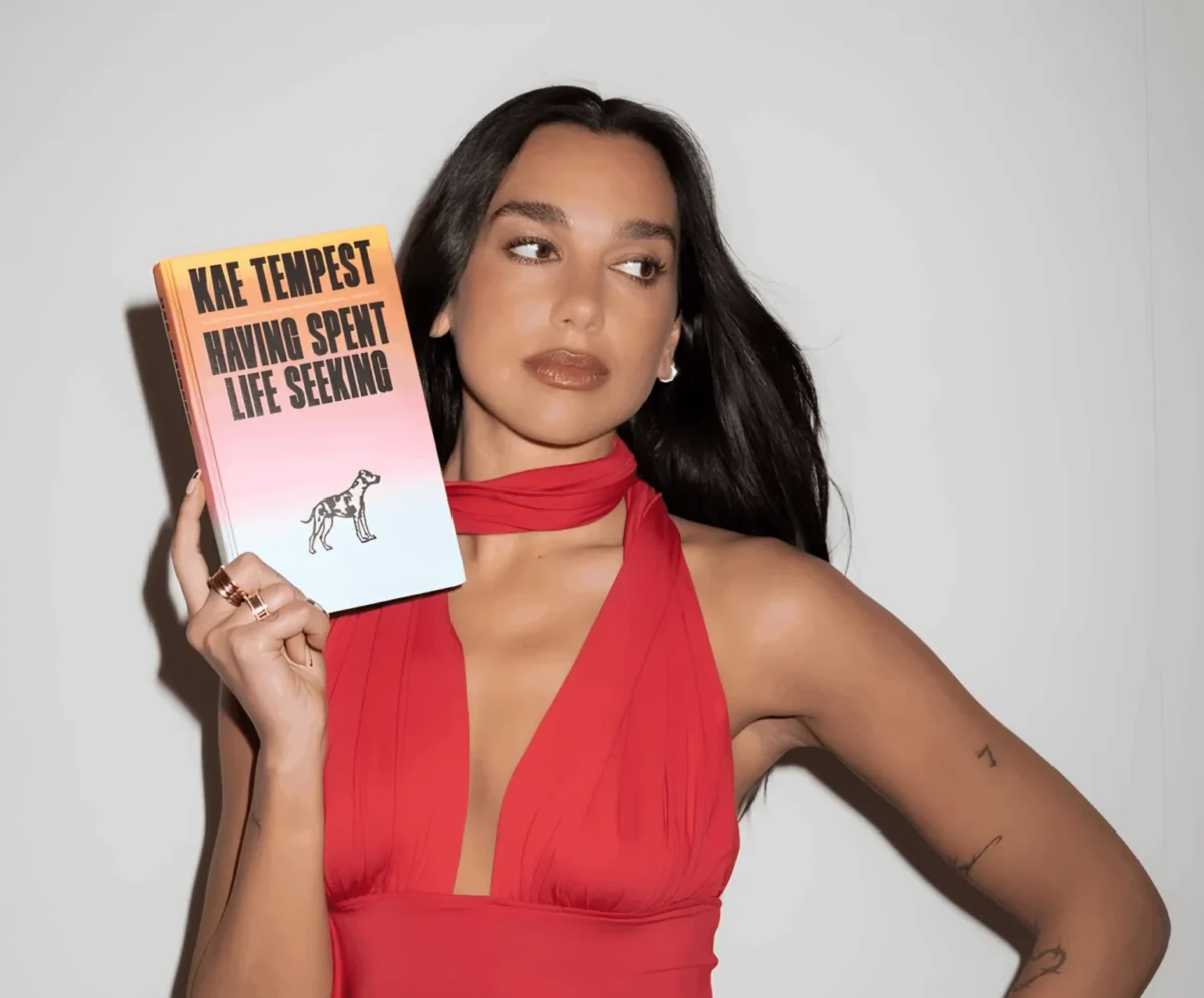 Dua Lipa Portekiz'de kütüphane