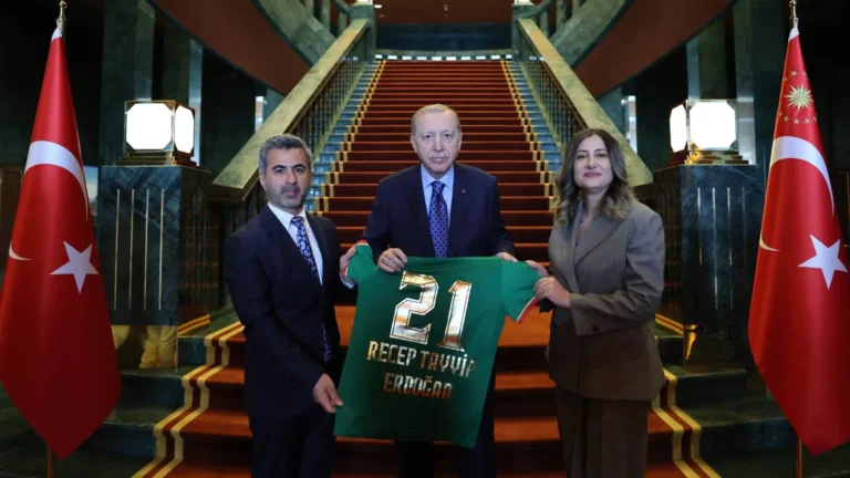 Erdoğan'a Amedspor forması hediye