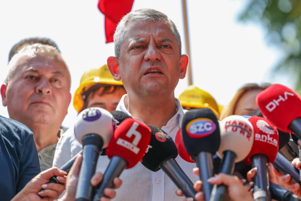 Özgür Özel’den Aziz İhsan