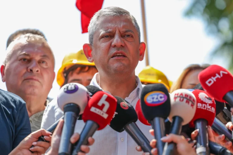 Özgür Özel’den Aziz İhsan