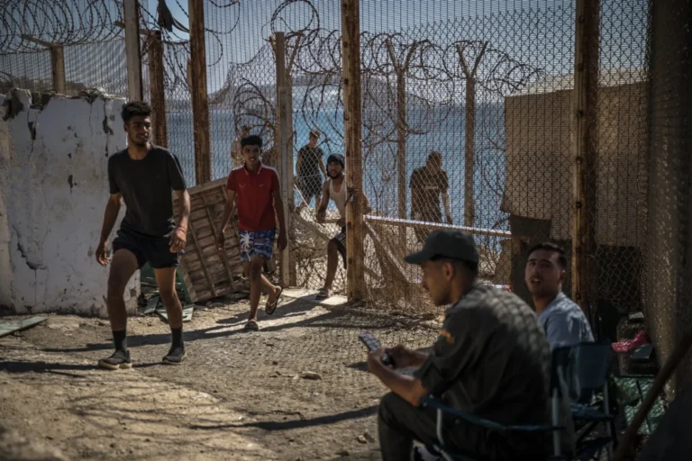 Faslı gençler neden Ceuta’ya geçiyor