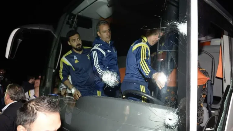 Fenerbahçe otobüsüne saldırı