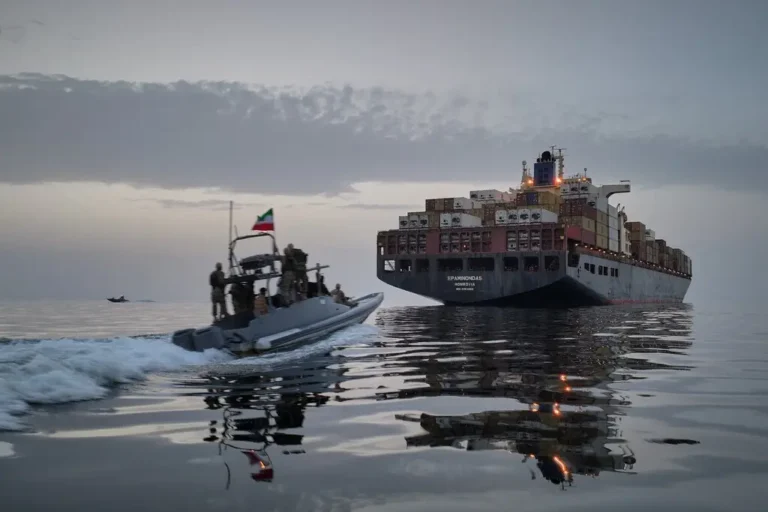 İran savaşı, Hürmüz Boğazı gemi, Basra Körfezi'nde