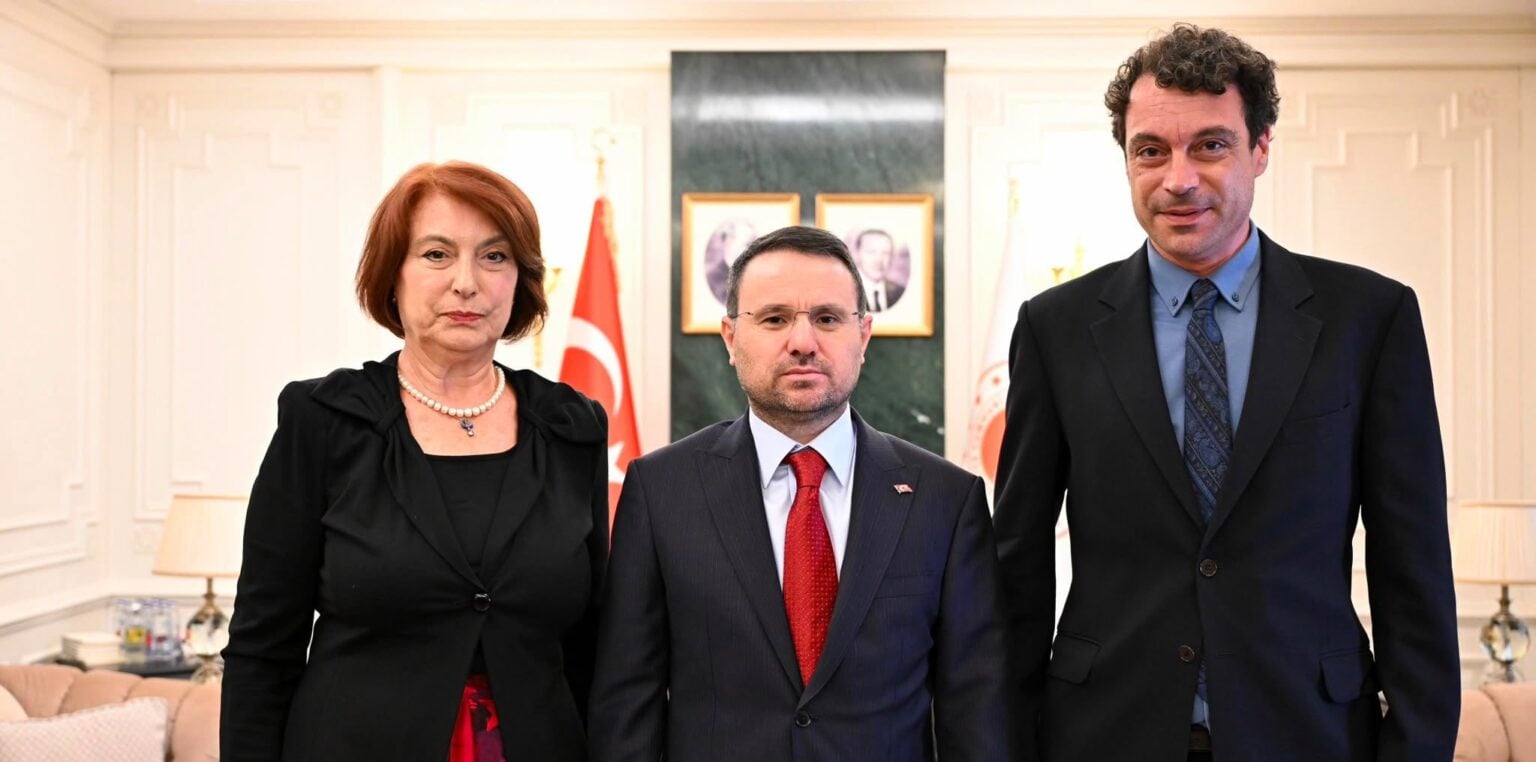 Mumcu ailesi ve Akın Gürlek