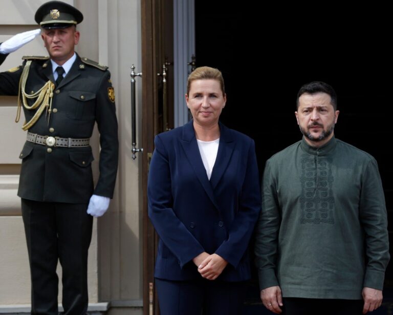 Mette Frederiksen ve Volodimir Zelenskiy