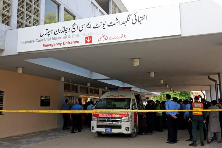 Pakistan hastane yangını