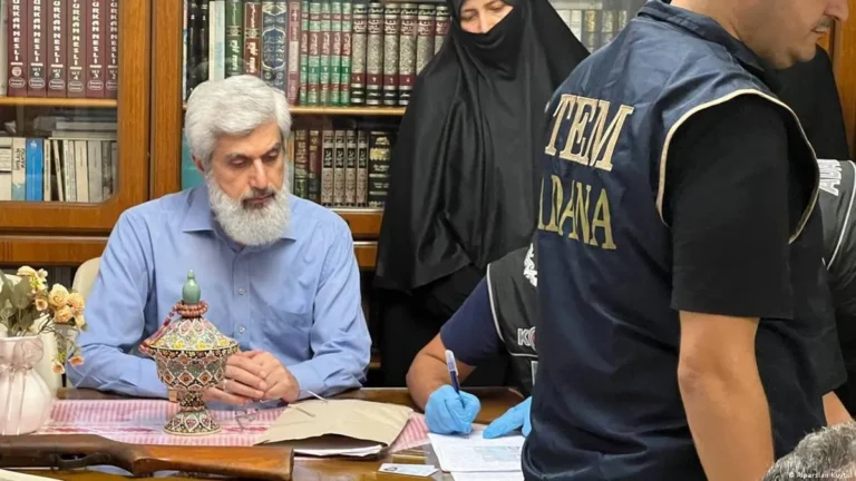 Alparslan Kuytul'un yalnızlığı