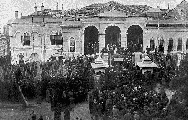 Yazarlar ne yazarlar?