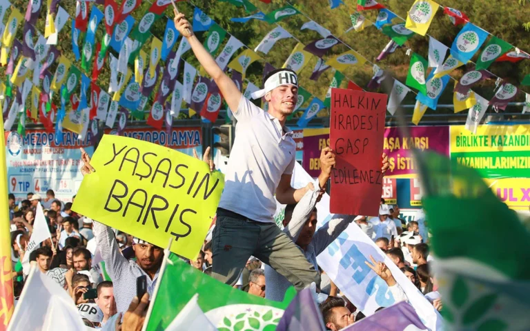 Barışın toplumsal hayatı (1): Kürtler bu ülkenin barış memuru değil