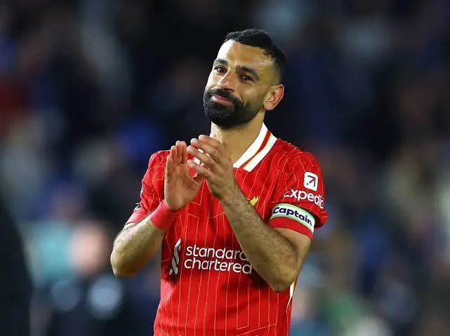 Dünyaca ünlü futbol yıldızı Mohamed Salah'a Trabzonspor Papara Stadyumu’nda imza töreni düzenlendi.