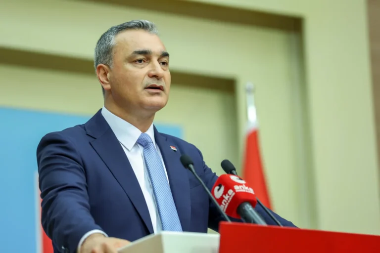 Müslim Sarı: Özgür Özel'in