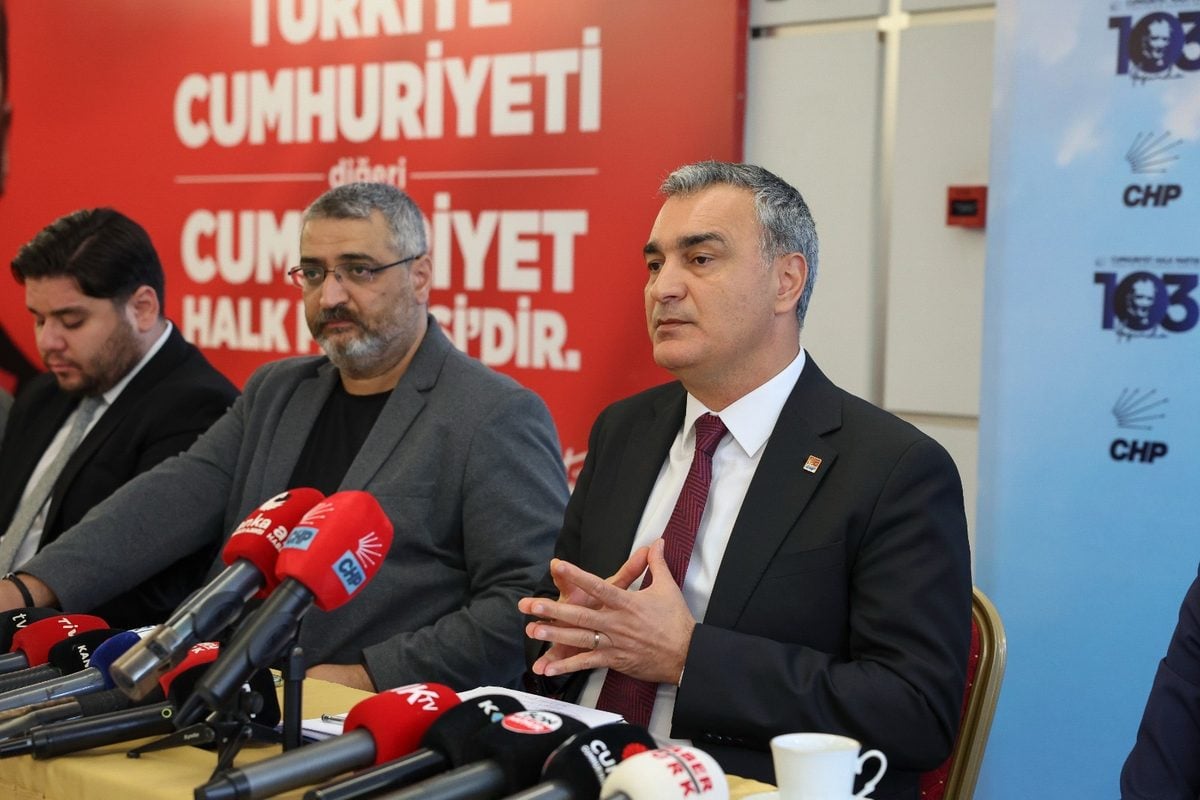 CHP Sözcüsü Müslim Sarı’dan YENİ Parti’ye “Bu neyin kibri” tepkisi, “İBB’nin AKP’ye geçmemesi için sorumlu davranma” çağrısı 