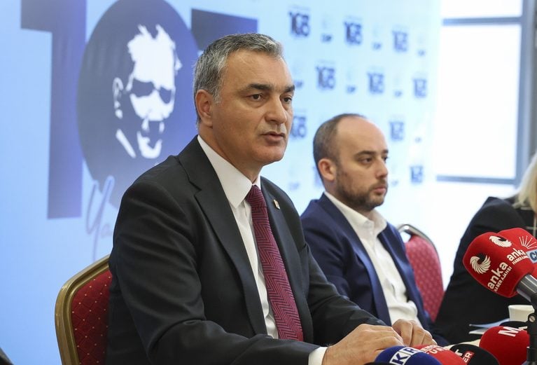 CHP Sözcüsü Müslim Sarı’dan YENİ Parti’ye “Bu neyin kibri” tepkisi, “İBB’nin AKP’ye geçmemesi için sorumlu davranma” çağrısı