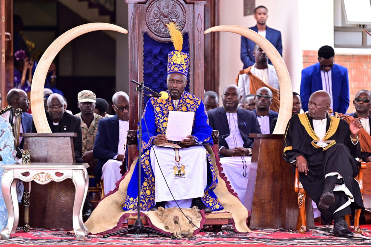Uganda'da gazeteci kral oldu, Prens Edward Rukidi Nyabongo
