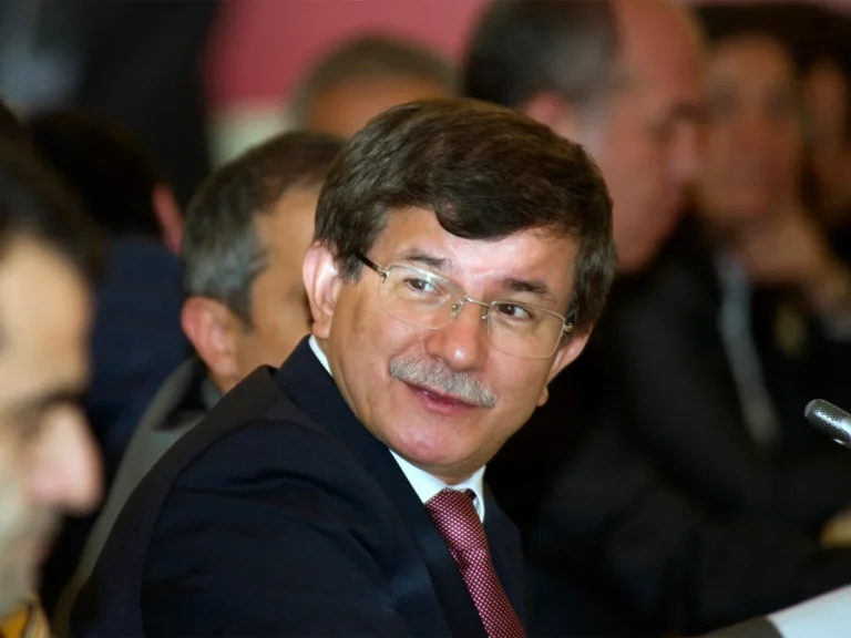Former Erdoğan allies hit with investigations 1