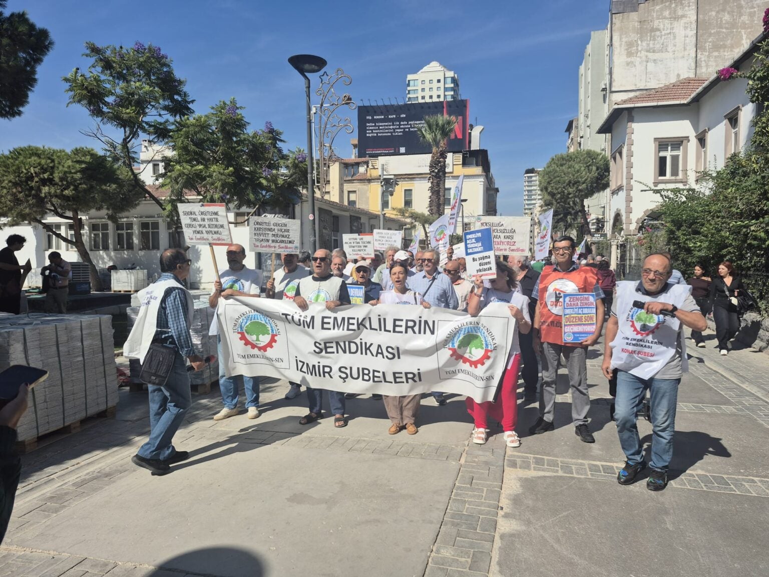 Ankara'da emekli eyleminde intihar girişimi