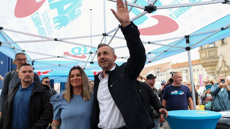 Almanya'da aşırı sağcı AfD birinci çıktı