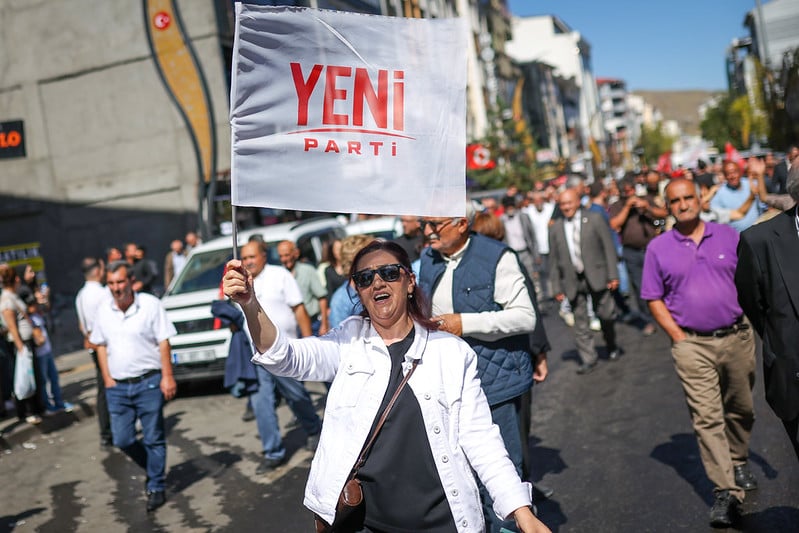 YENİ Parti kongre takvimini işletirken "isim ihtarı" gündemde