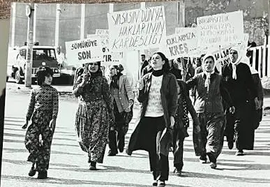 Kasetlerdeki şarkılar ve yalanlar: Bize yalan söylediler