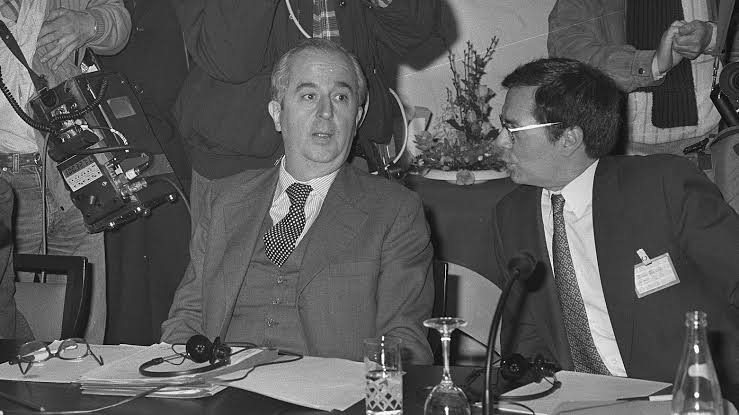 Burak Karataş yazdı: L’insensibilite de l’azur et des pierres