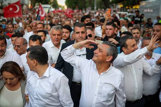 CHP’den istifalar