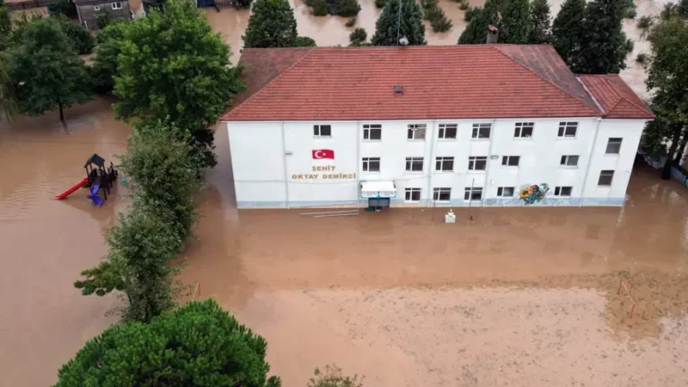 Sakarya'da sel: Mahsur
